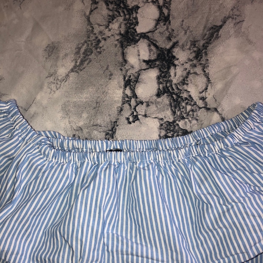 OFF SHOULDER TOP - Picture 2 of 2